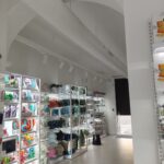 area espositiva illuminazione moderna