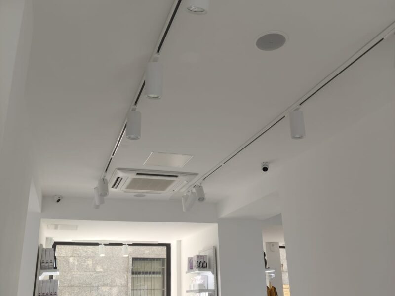 canalizzazioni bianche soffitto storico ferrara