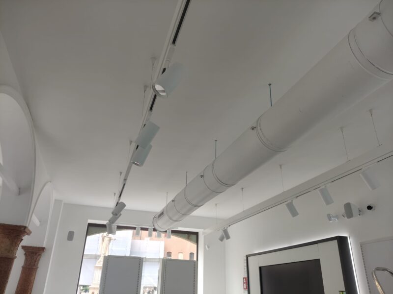 illuminazione led binario negozio ferrara