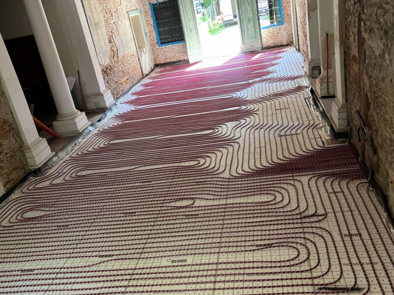 Installazione impianto di riscaldamento a pavimento per villa storica a Padova