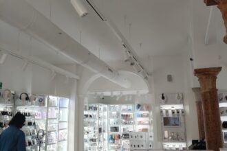 Installazione impianto di climatizzazione VMC ed elettrico per negozio in centro storico a Ferrara